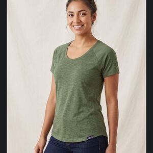 5 Shipp! Patagonia Women’s Olive Green Short-Sleeve Crew Tee